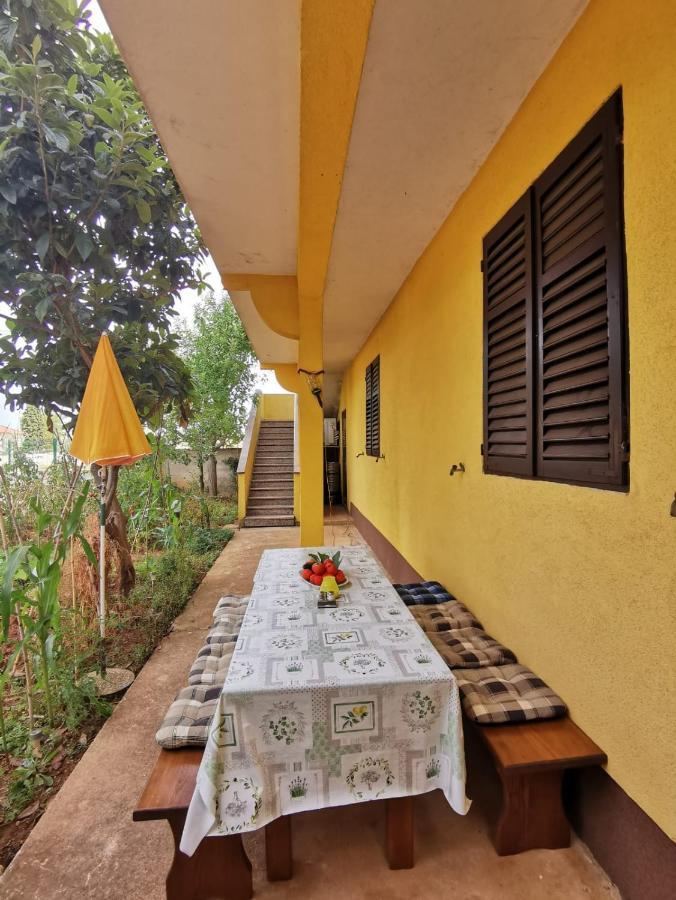 Apartment Dalmatini Tar-Vabriga 外观 照片